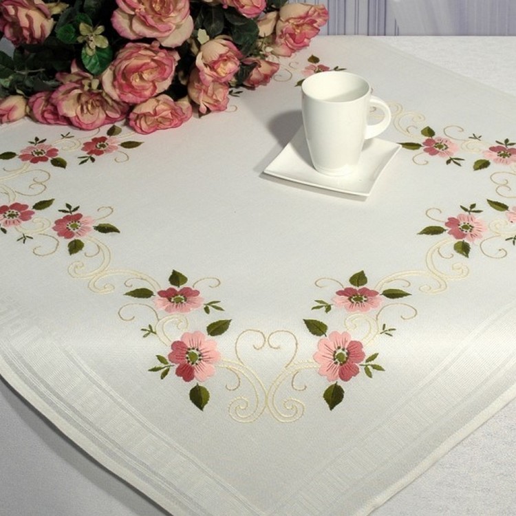 Набор для вышивания Schaefer 6731/230 Скатерть "Розовые цветы"