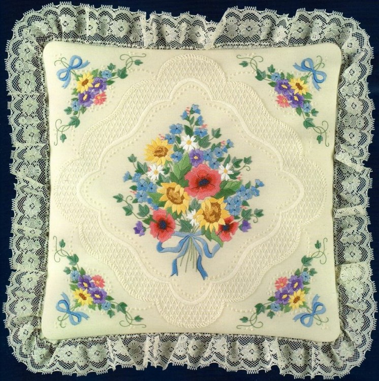 Набор для вышивания Dimensions 11113 Bouquet of Flowers Pillow (made in USA)