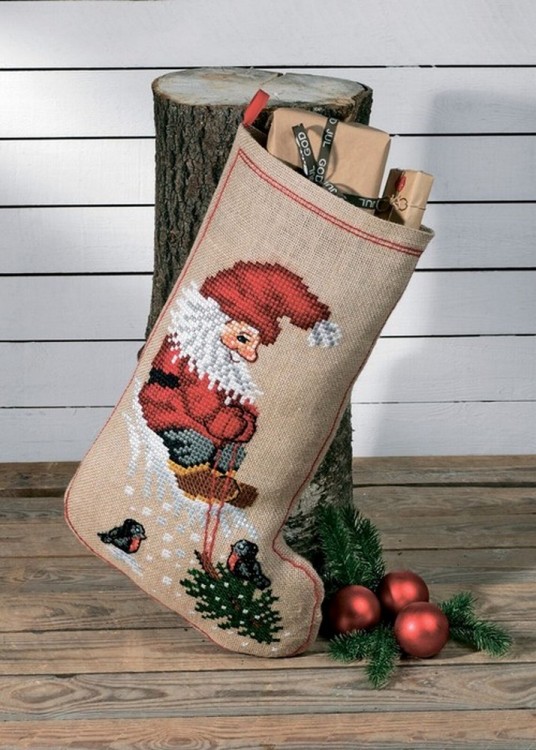 Набор для вышивания Permin 41-8270 Сапожок для подарков "Эльф и рождественская елка"