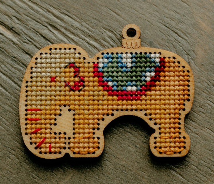 Набор для вышивания Ёлки-иголки 0014.15 Елочная игрушка "Золотой слон"