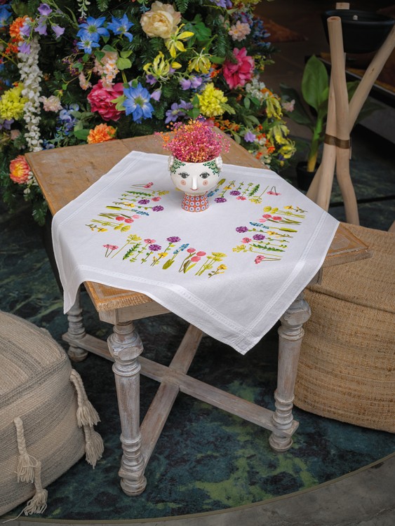 Набор для вышивания Vervaco PN-0199588 Скатерть "Весенние цветы"