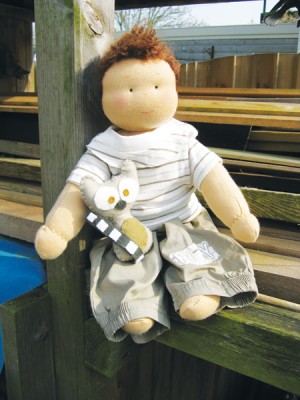 De Witte Engel A71300 Вальдорфская кукла "Мальчик Люк"