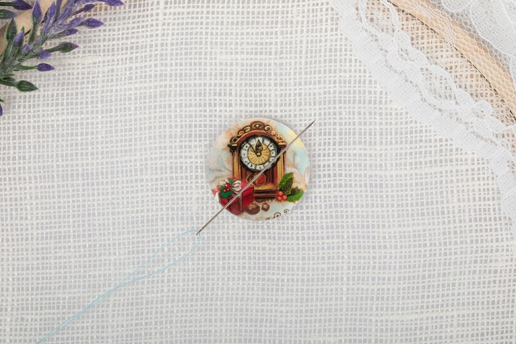 Gamma NEM-48 Игольница-магнит "Новогодние часы"