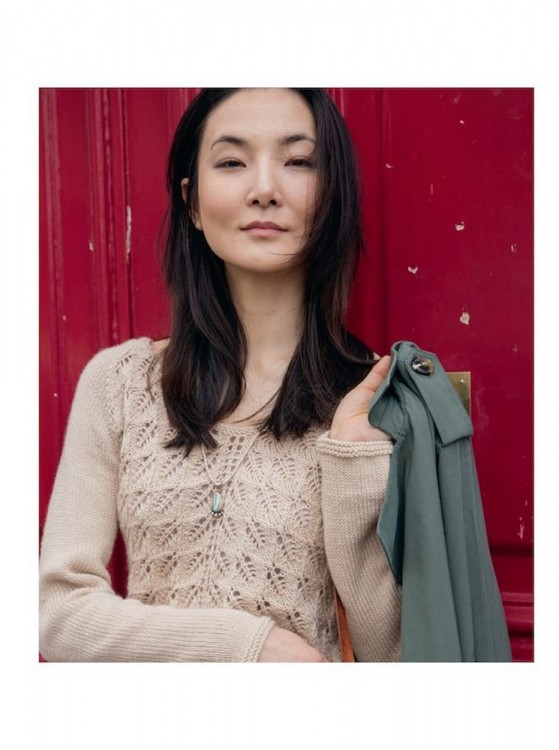 Пуловеры и кардиганы в японском стиле с объемными косами, нежными ажурами, фактурными узорами