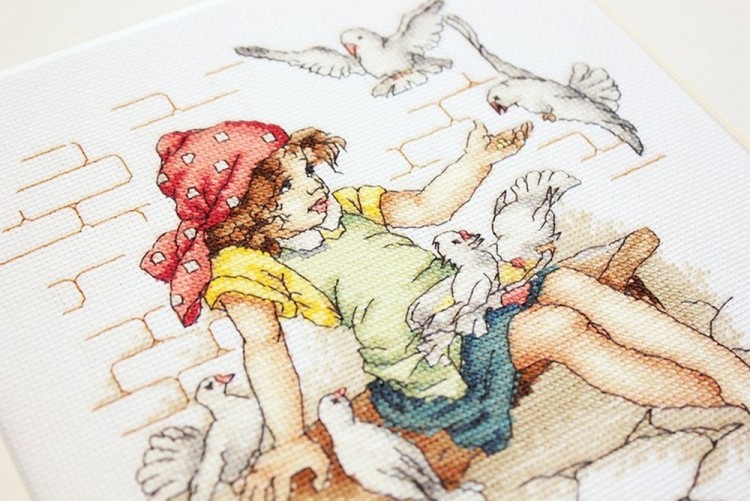 Luca-S B1051 Девочка с голубями