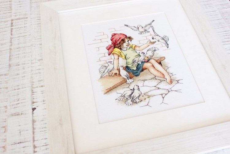 Luca-S B1051 Девочка с голубями