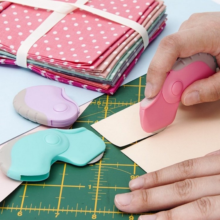 Hemline DJ.997 Карманный круглый нож  в закрытом пластиковом корпусе