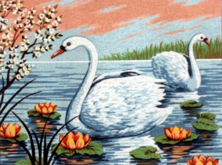 Gobelin Diamant E.300 Лебеди в кувшинках Ткань с рисунком для вышивания в гобеленовой технике