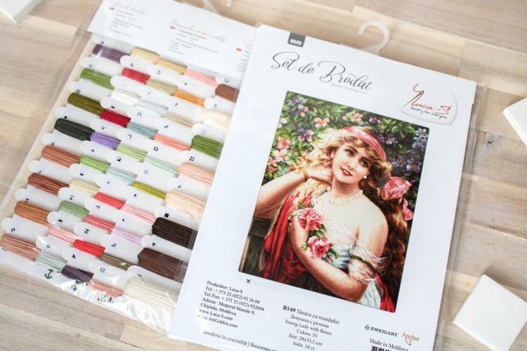 Luca-S B549 Девушка с розами