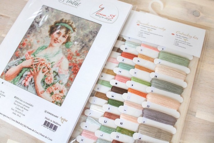 Luca-S B553 Девушка с розами