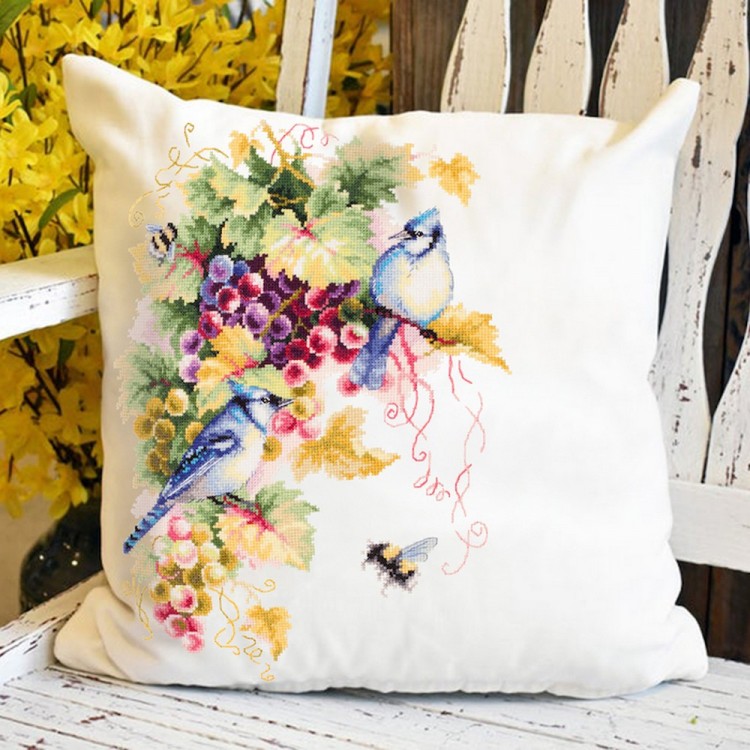 Набор для вышивания Чудесная игла 130-022 Сойки и виноград