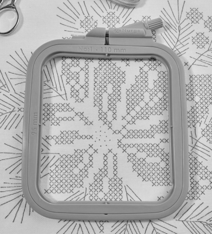 Nurge 170-11 Пяльцы пластиковые квадратные с винтом