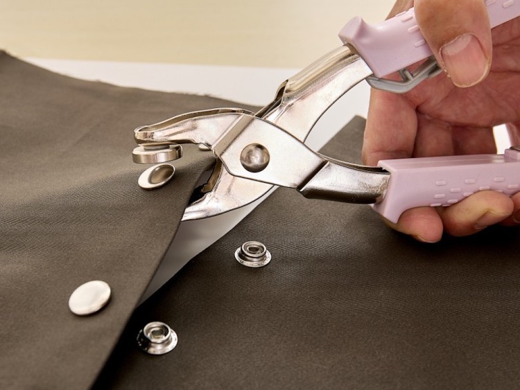 Hemline 4422 Набор инструментов для установки люверсов и кнопок 5 в 1