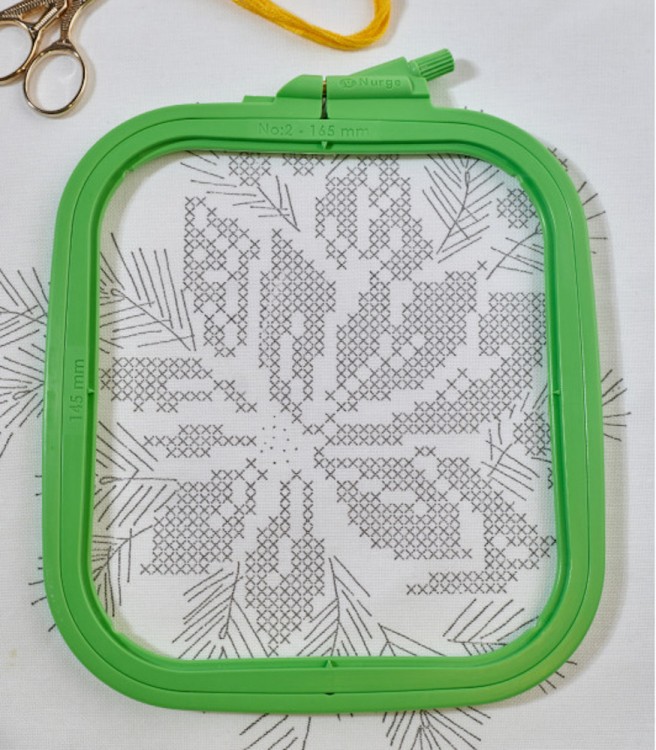 Nurge 170-12 Пяльцы пластиковые квадратные с винтом