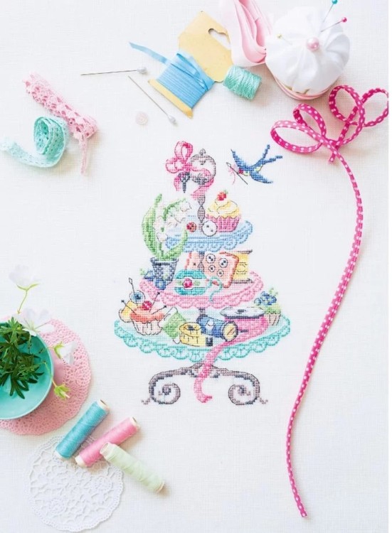 Французская вышивка крестом. Волшебная мастерская Вероник Ажинер (лиловая)