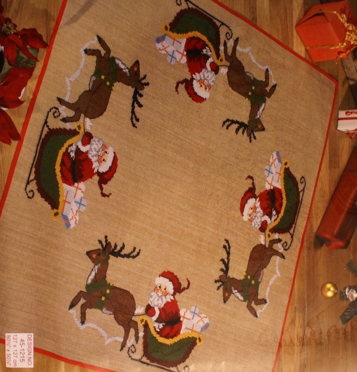 Набор для вышивания Permin 45-1215 Коврик под елку "Санта в санях"