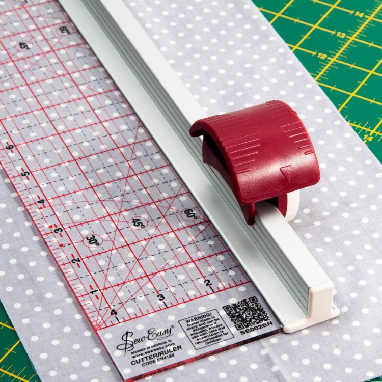 Hemline ER4185 Линейка 13 1/2'' х 4 1/2" с ножом для раскроя