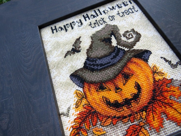Набор для вышивания LetiStitch 956 Trick or treat (Кошелек или жизнь)