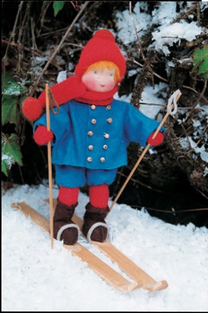 De Witte Engel A15500 Вальдорфская кукла "Маленький лыжник"