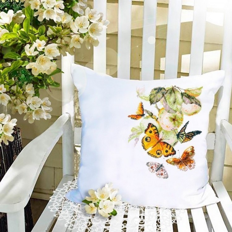 Набор для вышивания Чудесная игла 130-052 Бабочки на яблоне