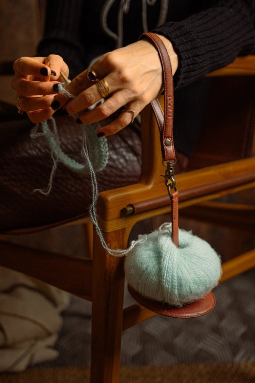 Muud QB-4706/Rich Brown Держатель для мотка пряжи "Gyrit"