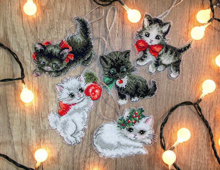 Набор для вышивания LetiStitch 987 Christmas Kittens Toys (Рождественские игрушки "Котята")