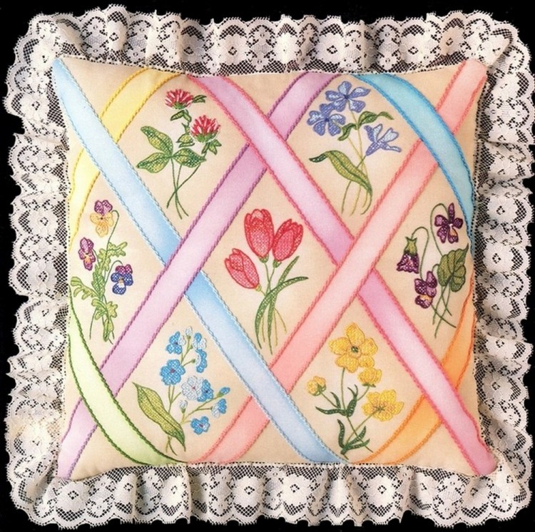 Golden Bee 20334 Pastel Lattice Nosegay Pillow (Подушка в виде букета в виде решетки пастельных тонов)