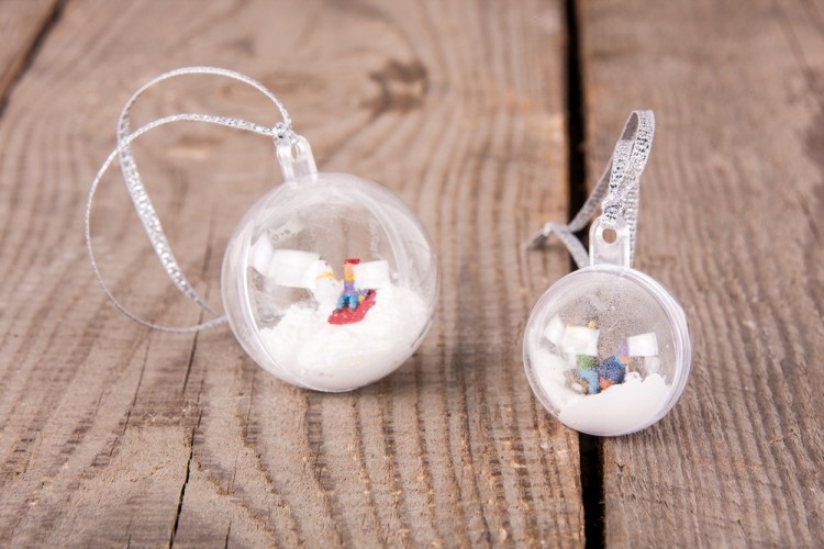 Rayher 46320000 Набор декоративных элементов "Дети на санках"