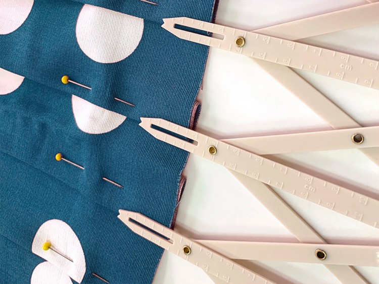 Hemline 258.E Линейка раздвижная для разметки на ткани