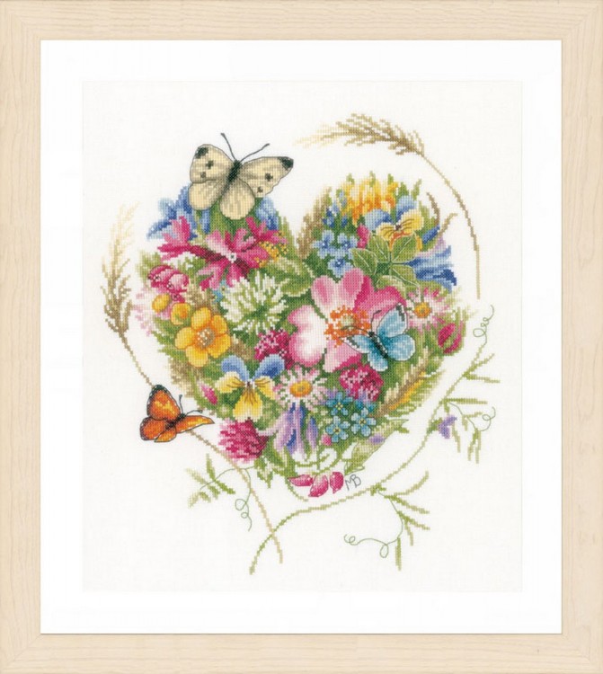Набор для вышивания Lanarte PN-0169960 A heart of flowers (Сердце из цветов)