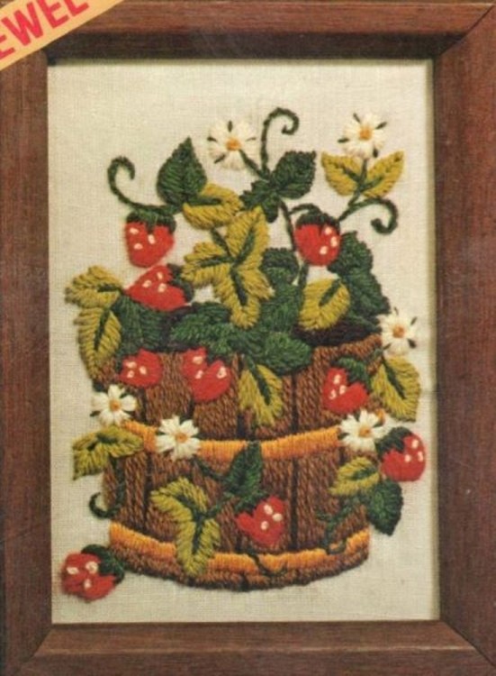 Набор для вышивания LeeWards 35-65074 Strawberries in Barrel (Клубника в бочке)
