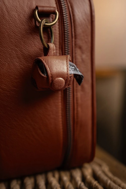 Muud QB-4186/Rich Brown Чехол для сантиметровой ленты "Malmo" Muud QB-4186/Rich Brown Чехол для сантиметровой ленты "Malmo"
