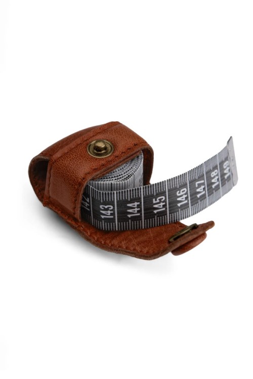 Muud QB-4186/Rich Brown Чехол для сантиметровой ленты "Malmo" Muud QB-4186/Rich Brown Чехол для сантиметровой ленты "Malmo"