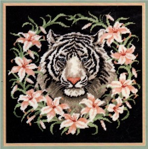 Dimensions 02369USA White Tiger in Lilies (Белый тигр в лилиях)