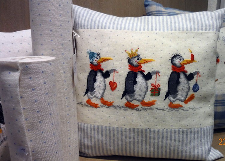 Vaupel & Heilenbeck 5162-300-900212 Основа для вышивания 11-ти ниточная, лента с рисунком 28ct - на метраж