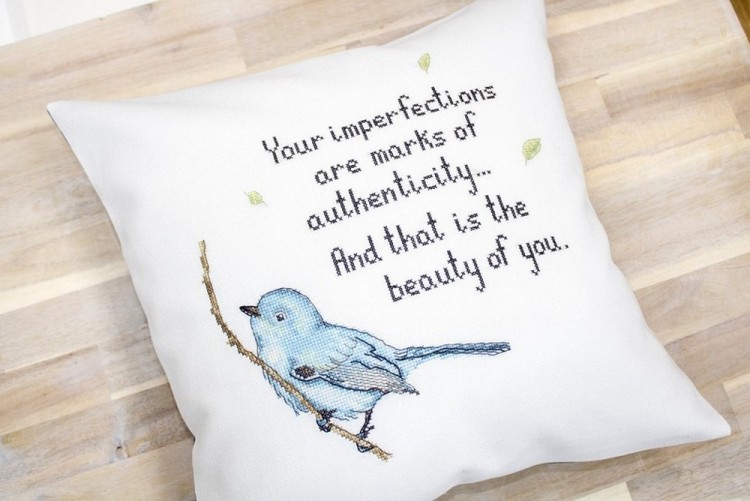 Luca-S PB200 Подушка "Певчая птичка"