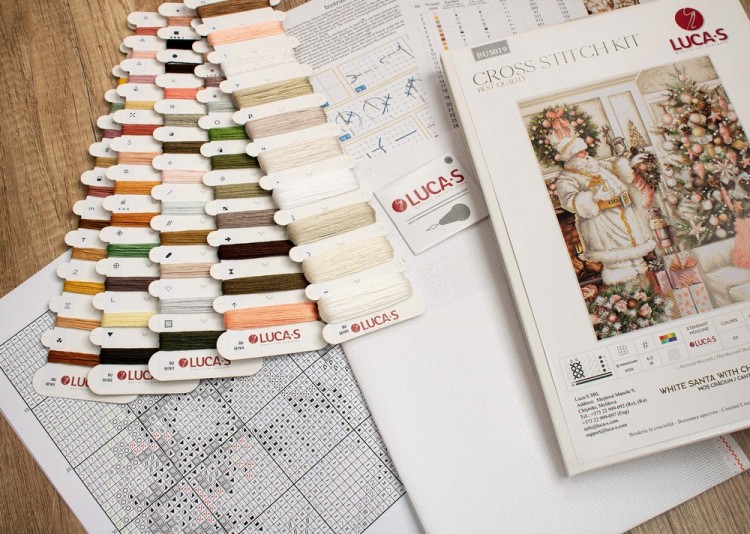 Набор для вышивания Luca-S BU5019 White Santa With Christmas Tree (Санта с Ёлкой)