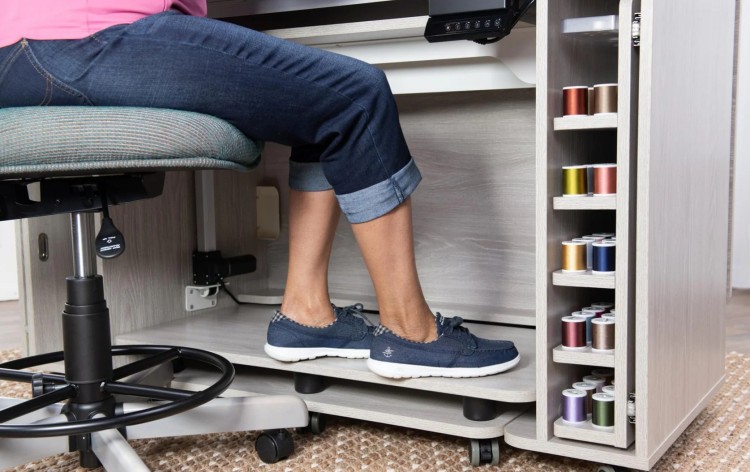 Hemline KLA.EC-W001 Стол раскладной EMBROIDERY CENTER с увеличенной платформой для вышивальных машин