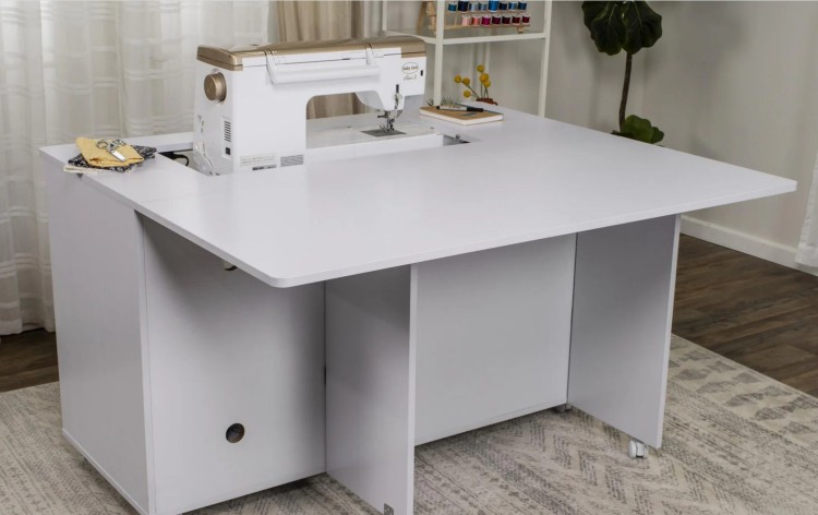 Hemline KLA.EC-W001 Стол раскладной EMBROIDERY CENTER с увеличенной платформой для вышивальных машин